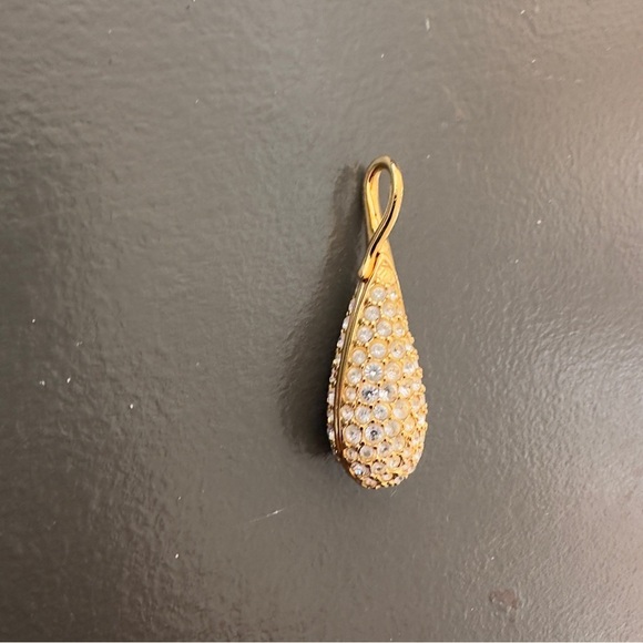 Swarovski Signed Gold Tone Teardrop Pendant Crystals Vintage Necklace Charm - Picture 3 of 13